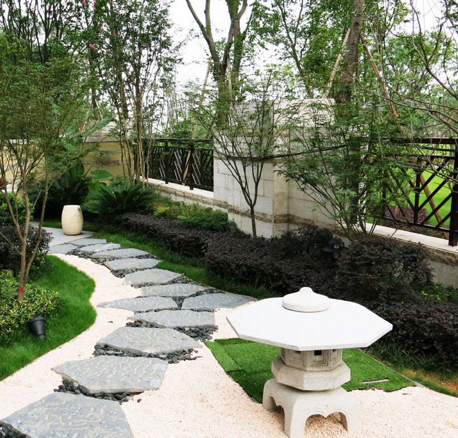 日式庭院中的跌水与汀步石 私家花园的景观设计艺术